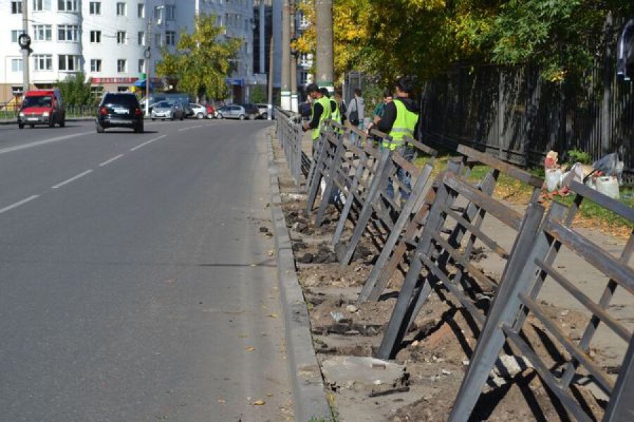 В Твери приводят в порядок дворы, светофоры и пешеходные ограждения