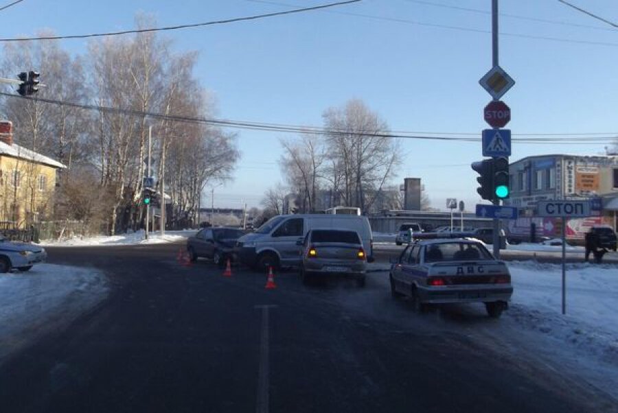 В Конакове в ДТП на перекрестке пострадала женщина