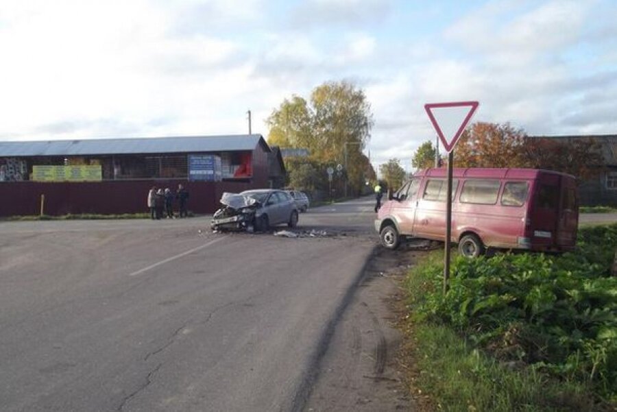 В Конаковском районе ГАЗель влетела в Ford