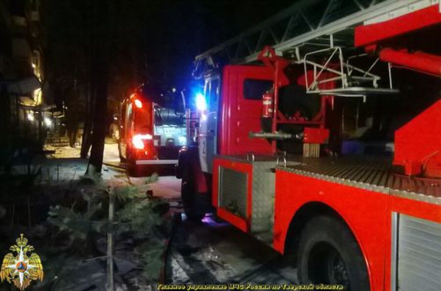 Один человек погиб в результате пожара в многоэтажном доме в Твери