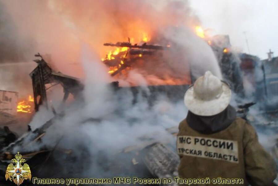 На пожаре в дачном доме пострадал человек