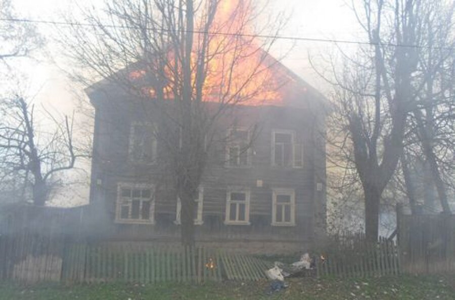 В Спировском районе в горящем доме погиб человек