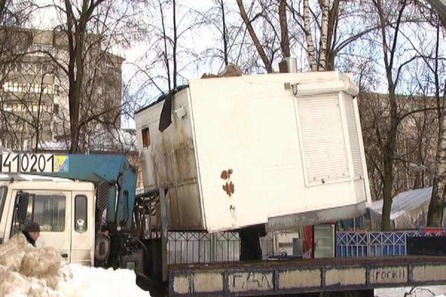 В Заволжском районе Твери снесли три нелегальных киоска