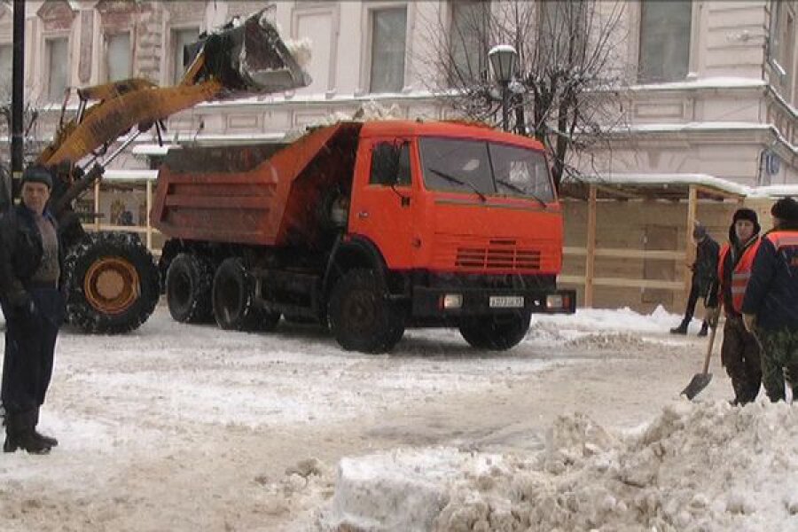 Борьба со снегом в Твери продолжается