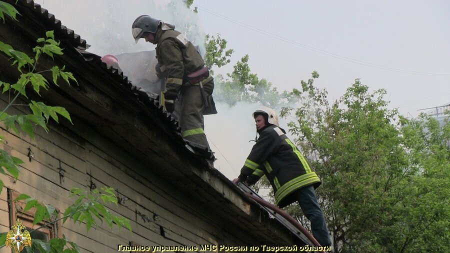 Заброшенное больничное здание горело в Московском районе Твери